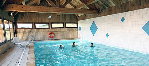 location villa de vacances avec piscine intérieure et spa